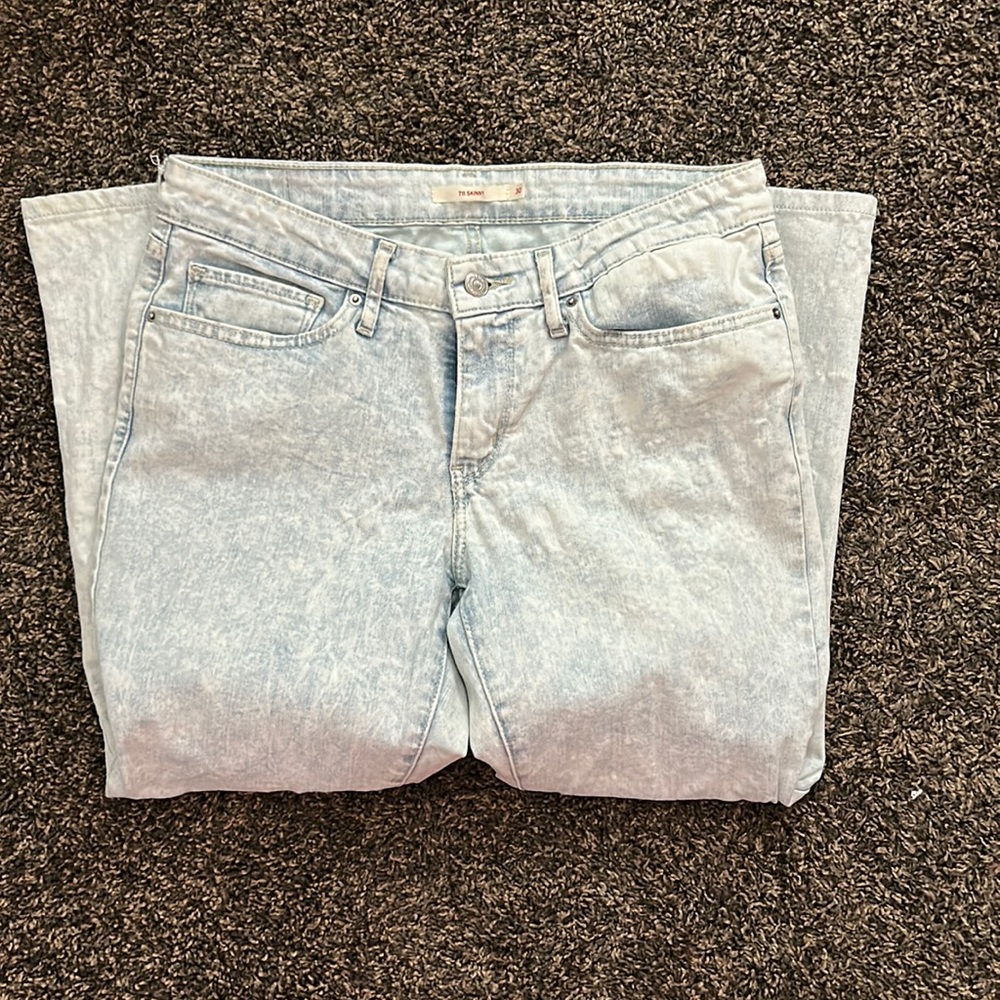 Women’s acid wash Levi jeans